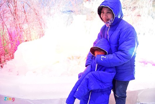 Kids escape heat at Saigon Polar Expo - ảnh 2